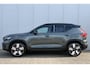 Volvo EX40 Single Motor Extended Range Ultra Europa 82 kWh | 45th Anniversary Edition | Panoramisch schuif-/ kanteldak | Elektrische voorstoelen met geheugenfunctie | Harman Kardon | +2 jaar extra verlengde garantie | Extra getint glas | Stoel-/ stuurwielverwarming | Driver assist | 20 inch. lichtmetalen velgen | verwarmde achterbank