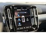 Volvo EX40 Single Motor Extended Range Ultra Europa 82 kWh | 45th Anniversary Edition | Panoramisch schuif-/ kanteldak | Elektrische voorstoelen met geheugenfunctie | Harman Kardon | +2 jaar extra verlengde garantie | Extra getint glas | Stoel-/ stuurwielverwarming | Driver assist | 20 inch. lichtmetalen velgen | verwarmde achterbank