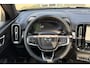 Volvo EX40 Single Motor Extended Range Ultra Europa 82 kWh | 45th Anniversary Edition | Panoramisch schuif-/ kanteldak | Elektrische voorstoelen met geheugenfunctie | Harman Kardon | +2 jaar extra verlengde garantie | Extra getint glas | Stoel-/ stuurwielverwarming | Driver assist | 20 inch. lichtmetalen velgen | verwarmde achterbank