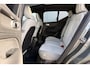 Volvo EX40 Single Motor Extended Range Ultra Europa 82 kWh | 45th Anniversary Edition | Panoramisch schuif-/ kanteldak | Elektrische voorstoelen met geheugenfunctie | Harman Kardon | +2 jaar extra verlengde garantie | Extra getint glas | Stoel-/ stuurwielverwarming | Driver assist | 20 inch. lichtmetalen velgen | verwarmde achterbank