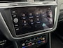 Volkswagen Tiguan 1.4 245pk TSI eHybrid R-Line Business+ Navigatie 'Discover Media' | Parkeersensoren vóór en achter | Adaptive Cruise Control