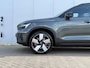 Volvo EX40 Single Motor Extended Range Ultra Europa 82 kWh | 45th Anniversary Edition | Panoramisch schuif-/ kanteldak | Harman Kardon | Elektrisch verstelbare voorstoelen met geheugen functie | 5 jaar garantie - (2 jaar extra fabrieksgarantie) | 20 inch lichtmetalen velgen | Extra getint glas achter | Verwarmde voorstoelen en stuurwiel | Pilot assist | Adaptieve cruise control
