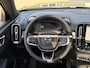 Volvo EX40 Single Motor Extended Range Ultra Europa 82 kWh | 45th Anniversary Edition | Panoramisch schuif-/ kanteldak | Harman Kardon | Elektrisch verstelbare voorstoelen met geheugen functie | 5 jaar garantie - (2 jaar extra fabrieksgarantie) | 20 inch lichtmetalen velgen | Extra getint glas achter | Verwarmde voorstoelen en stuurwiel | Pilot assist | Adaptieve cruise control