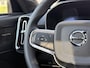 Volvo EX40 Single Motor Extended Range Ultra Europa 82 kWh | 45th Anniversary Edition | Panoramisch schuif-/ kanteldak | Harman Kardon | Elektrisch verstelbare voorstoelen met geheugen functie | 5 jaar garantie - (2 jaar extra fabrieksgarantie) | 20 inch lichtmetalen velgen | Extra getint glas achter | Verwarmde voorstoelen en stuurwiel | Pilot assist | Adaptieve cruise control
