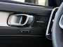 Volvo EX40 Single Motor Extended Range Ultra Europa 82 kWh | 45th Anniversary Edition | Panoramisch schuif-/ kanteldak | Harman Kardon | Elektrisch verstelbare voorstoelen met geheugen functie | 5 jaar garantie - (2 jaar extra fabrieksgarantie) | 20 inch lichtmetalen velgen | Extra getint glas achter | Verwarmde voorstoelen en stuurwiel | Pilot assist | Adaptieve cruise control