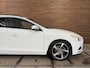 Volvo V60 1.6 T4 R-Design | Navi | Trekhaak | 180PK | Winter Pack | High Performance Audio | Leder/Alcantara