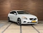 Volvo V60 1.6 T4 R-Design | Navi | Trekhaak | 180PK | Winter Pack | High Performance Audio | Leder/Alcantara