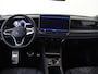 Volkswagen Tayron 1.5 eHybrid R-Line Edition | SoH 99% | Panoramadak | Trekhaak | Adaptieve demping | Head-up display | Harman/kardon | 360 camera | Stoelverwarming voor en achter | Parkeerassistent |