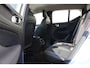 Volvo XC40 T4 Automaat Momentum Pro | Bandenspanningscontrolesysteem | lederen/stof bekleding | Navigatiesysteem full map + hard disk | Voorstoelen in hoogte verstelbaar | Bagage-scheidingsnet | Achteruitrijcamera | Trekhaak automatisch uitklapbaar | lederen versnellingspook | Elektrische ramen voor en achter | Centrale deurvergrendeling met afstandsbediening