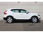 Volvo XC40 T4 Automaat Momentum Pro | Bandenspanningscontrolesysteem | lederen/stof bekleding | Navigatiesysteem full map + hard disk | Voorstoelen in hoogte verstelbaar | Bagage-scheidingsnet | Achteruitrijcamera | Trekhaak automatisch uitklapbaar | lederen versnellingspook | Elektrische ramen voor en achter | Centrale deurvergrendeling met afstandsbediening