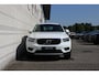 Volvo XC40 T4 Automaat Momentum Pro | Bandenspanningscontrolesysteem | lederen/stof bekleding | Navigatiesysteem full map + hard disk | Voorstoelen in hoogte verstelbaar | Bagage-scheidingsnet | Achteruitrijcamera | Trekhaak automatisch uitklapbaar | lederen versnellingspook | Elektrische ramen voor en achter | Centrale deurvergrendeling met afstandsbediening