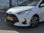Toyota Yaris 1.5 Hybrid Dynamic | Nieuwe All seaons | Parelmoer | Camera | Keyless | ACC | Navi | Carplay
