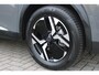 Peugeot 2008 1.2 Hybrid 145PK AUTOMAAT GT PACK | ELEKTRISCH BEDIENBARE BESTUURDERSSTOEL | NAVIGATIE | FULL LED KOPLAMPEN | DRAADLOZE APPLE CARPLAY/ANDROID AUTO | ADAPTIVE CRUISE CONTROL | CAMERA VOOR + ACHTER | CLIMATE CONTROL | LICHTMETALEN VELGEN 17" | KEYLESS ENTRY/START | DAB+ RADIO | ALCANTARA/LEDEREN BEKLEDING | DODEHOEK DETECTIE | PARKEERSENSOREN VOOR + ACHTER | STOEL VERWARMING | DRAADLOZE TELEFOONLADER |