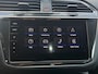 Volkswagen Tiguan 1.5 TSI R-Line Business+ | Elektr. trekhaak | Schuif-/kanteldak | Lederen bekleding | Stoelmemory