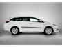 Toyota Auris Touring Sports 1.8 Hybrid Executive | Panoramadak | Parkeersensoren voor+achter met assistent | Stoelverwarming | Trekhaak | Navigatie | Climate Control |