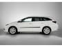 Toyota Auris Touring Sports 1.8 Hybrid Executive | Panoramadak | Parkeersensoren voor+achter met assistent | Stoelverwarming | Trekhaak | Navigatie | Climate Control |