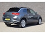 Volkswagen T-Roc 1.0 TSI 110pk Style | Trekhaak | Allseason banden | Navigatie