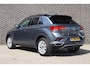 Volkswagen T-Roc 1.0 TSI 110pk Style | Trekhaak | Allseason banden | Navigatie