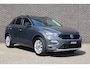 Volkswagen T-Roc 1.0 TSI 110pk Style | Trekhaak | Allseason banden | Navigatie