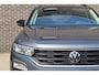 Volkswagen T-Roc 1.0 TSI 110pk Style | Trekhaak | Allseason banden | Navigatie
