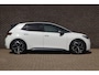 Volkswagen ID.3 First Plus 204pk 58 kWh | Led matrix | Navigatie | Steunhaak