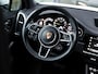 Porsche Cayenne 3.0 E-Hybrid Platinum Edition | SPORTDESIGN | SPORTCHRONO | SPORTUITLAATSYSTEEM | PANORAMA/SCHUIF-KANTELDAK | PASM LUCHTVERING | 21 INCH | 18-WEG STOELEN | ACHTERUITRIJCAMERA | ADAPTIVE CRUISE CONTROL | CARRARAWIT |