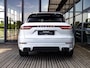 Porsche Cayenne 3.0 E-Hybrid Platinum Edition | SPORTDESIGN | SPORTCHRONO | SPORTUITLAATSYSTEEM | PANORAMA/SCHUIF-KANTELDAK | PASM LUCHTVERING | 21 INCH | 18-WEG STOELEN | ACHTERUITRIJCAMERA | ADAPTIVE CRUISE CONTROL | CARRARAWIT |