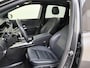 Mercedes-Benz B-klasse 200 AMG Line / Panoramadak/ Night/ Leder/ 19 inch/ Sfeerverlichting/ Carplay