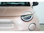 Fiat 500e La Prima 42 kWh | Panoramadak | Camera | Stoelverwarming | Adaptive Cruise Controle | Parkeersensoren | Kunstlederen bekleding |