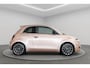 Fiat 500e La Prima 42 kWh | Panoramadak | Camera | Stoelverwarming | Adaptive Cruise Controle | Parkeersensoren | Kunstlederen bekleding |