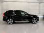 Volvo XC90 T8 Recharge AWD R-Design PANO/B&W/TREKHAAK/360CAMERA/22'/SOH 97,3%/HEAD-UP/STANDKACHEL/MEMORY/GOOGLE/R-DESIGN VOL LEER/DONKERE-HEMEL/BLACK ALL BLACK/VOLLEDIG VOLVO DEALER HISTORIE