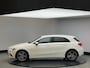 Mercedes-Benz A-klasse 200 Business Solution | 18 '' AMG wielen | Burmerster sound | Sportstoelen verw met leer | cam achter