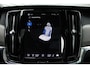 Volvo V90 2.0 T8 Plug-in hybrid AWD Ultra Dark Luchtvering | Bowers & Wilkins Audiosysteem | Lichtmetalen Velgen 20"| Kunstlederen Interieurdelen | Rondomzicht Camera | Elektrisch Glazen Panorama-Dak | Head-up Display | Electronic Climate Controle | Massagefunctie Voorstoelen | VerwarmdeGeventileerde Voorstoelen | Stuurwiel Verwarmend | Achterbank Verwarmd | Google Navigatiesysteem Full Map |Gelaagde Zijruiten | Semi Elektrische Trekhaak