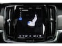 Volvo V90 2.0 T8 Plug-in hybrid AWD Ultra Dark Luchtvering | Bowers & Wilkins Audiosysteem | Lichtmetalen Velgen 20"| Kunstlederen Interieurdelen | Rondomzicht Camera | Elektrisch Glazen Panorama-Dak | Head-up Display | Electronic Climate Controle | Massagefunctie Voorstoelen | VerwarmdeGeventileerde Voorstoelen | Stuurwiel Verwarmend | Achterbank Verwarmd | Google Navigatiesysteem Full Map |Gelaagde Zijruiten | Semi Elektrische Trekhaak