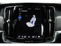 Volvo V90 2.0 T8 Plug-in hybrid AWD Ultra Dark Luchtvering | Bowers & Wilkins Audiosysteem | Lichtmetalen Velgen 20"| Kunstlederen Interieurdelen | Rondomzicht Camera | Elektrisch Glazen Panorama-Dak | Head-up Display | Electronic Climate Controle | Massagefunctie Voorstoelen | VerwarmdeGeventileerde Voorstoelen | Stuurwiel Verwarmend | Achterbank Verwarmd | Google Navigatiesysteem Full Map |Gelaagde Zijruiten | Semi Elektrische Trekhaak