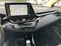 Toyota C-HR / C-HR+ 2.0 Hybrid Dynamic parkeercamera, climate- en cruise control, afneembare trekhaak, origineel Nederlandse auto, 2e eigenaar, dealeronderhouden, parkeersensoren voor en achter, Apple Carplay, Android Auto, Toyota 10 jaar garantie programma, Toyota pechhulp