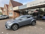 Toyota C-HR / C-HR+ 2.0 Hybrid Dynamic parkeercamera, climate- en cruise control, afneembare trekhaak, origineel Nederlandse auto, 2e eigenaar, dealeronderhouden, parkeersensoren voor en achter, Apple Carplay, Android Auto, Toyota 10 jaar garantie programma, Toyota pechhulp