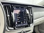 Volvo V90 T8 Recharge Ultra Dark | 20" | Luchtvering | Geventileerd Nappa | Stoelmassage | Bowers & Wilkins | Trekhaak | 360 Camera | Gelamineerd & Getint Glas | Head-Up | Panoramadak | Lederen interieurdelen