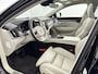 Volvo V90 T8 Recharge Ultra Dark | 20" | Luchtvering | Geventileerd Nappa | Stoelmassage | Bowers & Wilkins | Trekhaak | 360 Camera | Gelamineerd & Getint Glas | Head-Up | Panoramadak | Lederen interieurdelen