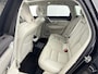 Volvo V90 T8 Recharge Ultra Dark | 20" | Luchtvering | Geventileerd Nappa | Stoelmassage | Bowers & Wilkins | Trekhaak | 360 Camera | Gelamineerd & Getint Glas | Head-Up | Panoramadak | Lederen interieurdelen