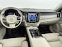 Volvo V90 T8 Recharge Ultra Dark | 20" | Luchtvering | Geventileerd Nappa | Stoelmassage | Bowers & Wilkins | Trekhaak | 360 Camera | Gelamineerd & Getint Glas | Head-Up | Panoramadak | Lederen interieurdelen