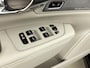 Volvo V90 T8 Recharge Ultra Dark | 20" | Luchtvering | Geventileerd Nappa | Stoelmassage | Bowers & Wilkins | Trekhaak | 360 Camera | Gelamineerd & Getint Glas | Head-Up | Panoramadak | Lederen interieurdelen