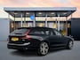 Volvo V90 T8 Recharge Ultra Dark | 20" | Luchtvering | Geventileerd Nappa | Stoelmassage | Bowers & Wilkins | Trekhaak | 360 Camera | Gelamineerd & Getint Glas | Head-Up | Panoramadak | Lederen interieurdelen