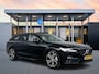 Volvo V90 T8 Recharge Ultra Dark | 20" | Luchtvering | Geventileerd Nappa | Stoelmassage | Bowers & Wilkins | Trekhaak | 360 Camera | Gelamineerd & Getint Glas | Head-Up | Panoramadak | Lederen interieurdelen