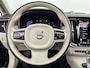 Volvo V90 T8 Recharge Ultra Dark | 20" | Luchtvering | Geventileerd Nappa | Stoelmassage | Bowers & Wilkins | Trekhaak | 360 Camera | Gelamineerd & Getint Glas | Head-Up | Panoramadak | Lederen interieurdelen