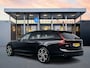 Volvo V90 T8 Recharge Ultra Dark | 20" | Luchtvering | Geventileerd Nappa | Stoelmassage | Bowers & Wilkins | Trekhaak | 360 Camera | Gelamineerd & Getint Glas | Head-Up | Panoramadak | Lederen interieurdelen