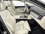 Volvo V90 T8 Recharge Ultra Dark | 20" | Luchtvering | Geventileerd Nappa | Stoelmassage | Bowers & Wilkins | Trekhaak | 360 Camera | Gelamineerd & Getint Glas | Head-Up | Panoramadak | Lederen interieurdelen