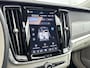 Volvo V90 T8 Recharge Ultra Dark | 20" | Luchtvering | Geventileerd Nappa | Stoelmassage | Bowers & Wilkins | Trekhaak | 360 Camera | Gelamineerd & Getint Glas | Head-Up | Panoramadak | Lederen interieurdelen