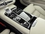 Volvo V90 T8 Recharge Ultra Dark | 20" | Luchtvering | Geventileerd Nappa | Stoelmassage | Bowers & Wilkins | Trekhaak | 360 Camera | Gelamineerd & Getint Glas | Head-Up | Panoramadak | Lederen interieurdelen