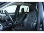 Volvo XC90 T8 Plug-in hybrid AWD Ultra Dark | Bowers & Wilkins Premium Audio | Luchtvering | Nappa Lederen bekleding met ventilatie | 360° Parkeercamera | Semi-Electrische Wegklapbare trekhaak | Panoramadak | Stoelverwarming | Parkeersensoren voor + achter
